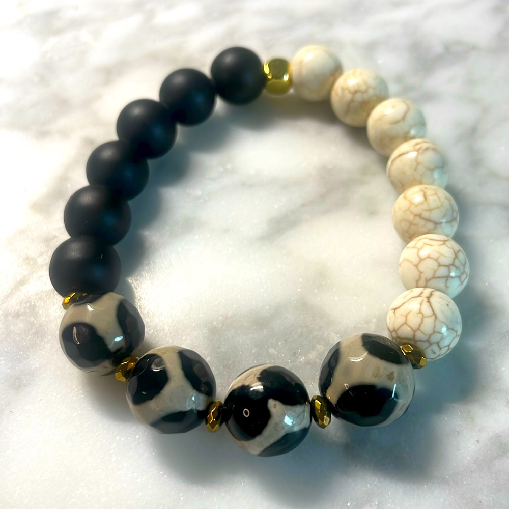 Yin Yang ☯️ bracelet black onyx Howlite and Tibetan agate bracelet